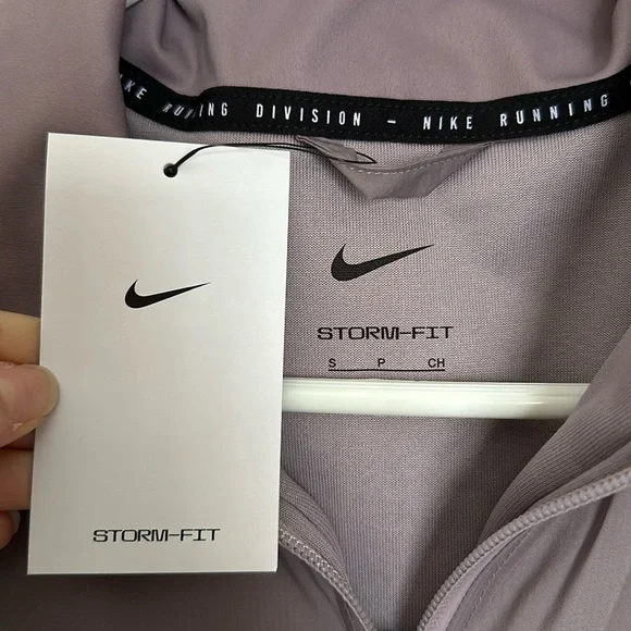 Nike Storm-FIT running division sports jacket - Picture 5 of 7